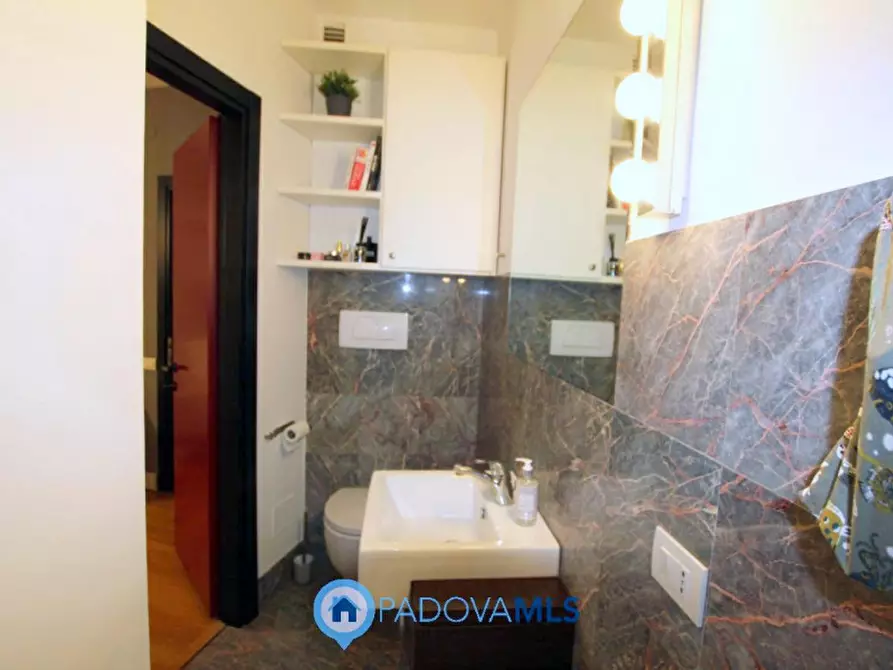 Immagine 15 di Appartamento in vendita  in Via Ognissanti a Padova