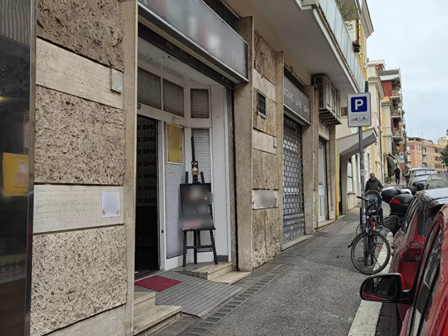 Immagine 1 di Negozio in vendita  in Via Mantellini a Roma