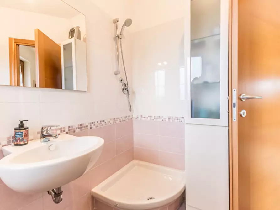 Immagine 13 di Appartamento in vendita  in VIA DI CASAL DEL MARMO 496 a Roma