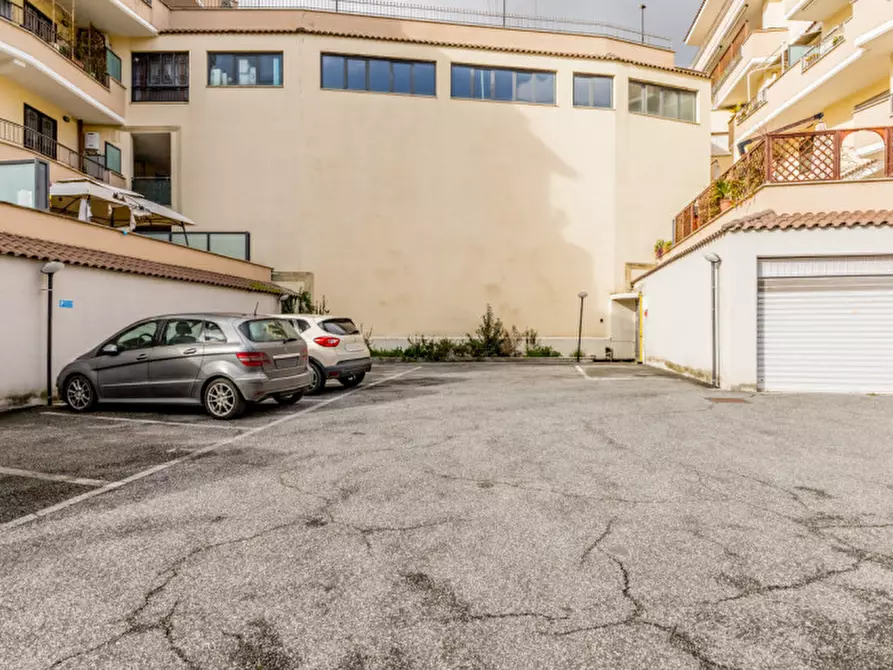 Immagine 26 di Appartamento in vendita  in VIA DI CASAL DEL MARMO 496 a Roma