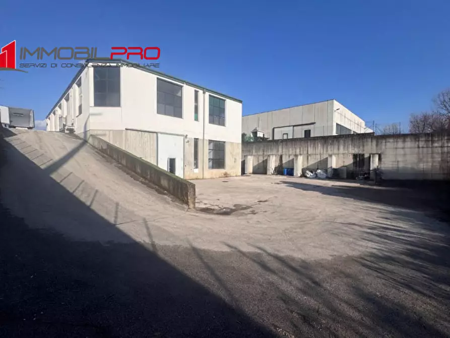 Immagine 3 di Magazzino in vendita  in Via del lavoro 40 a Malo
