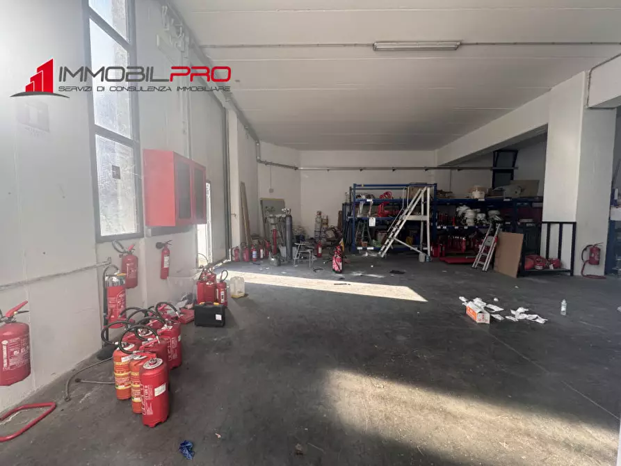 Immagine 4 di Magazzino in vendita  in Via del lavoro 40 a Malo