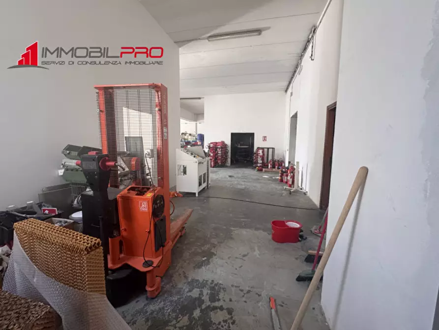 Immagine 7 di Magazzino in vendita  in Via del lavoro 40 a Malo