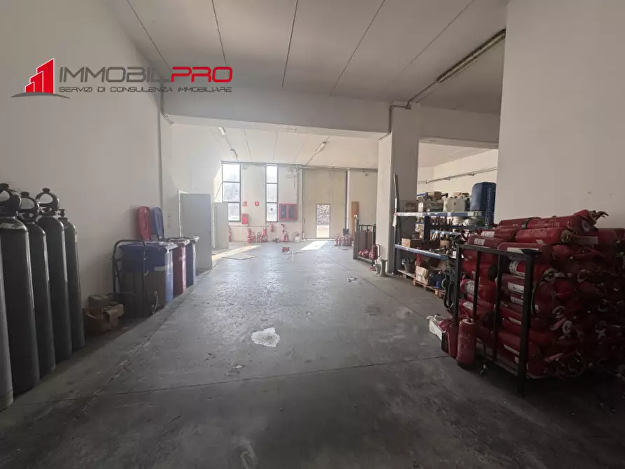 Immagine 9 di Magazzino in vendita  in Via del lavoro 40 a Malo