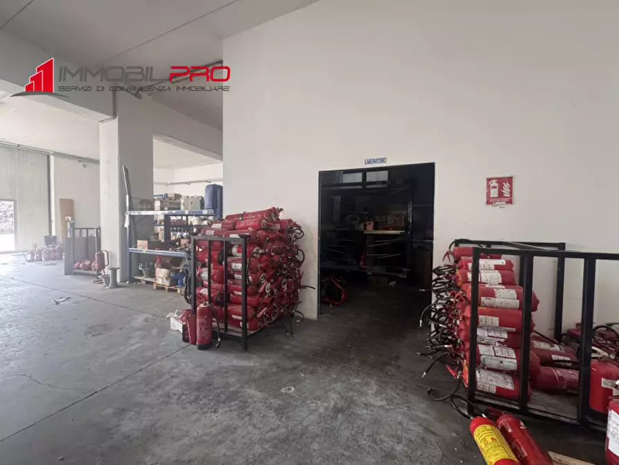 Immagine 10 di Magazzino in vendita  in Via del lavoro 40 a Malo