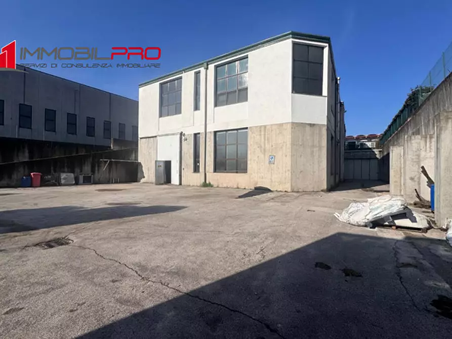 Immagine 1 di Magazzino in vendita  in Via del lavoro 42 a Malo