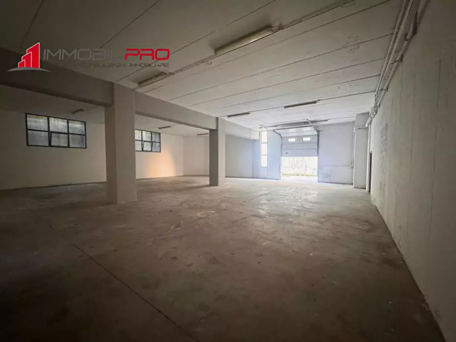 Immagine 2 di Magazzino in vendita  in Via del lavoro 42 a Malo