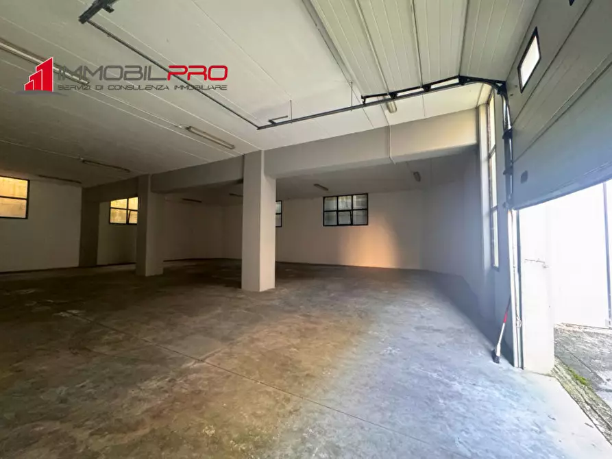 Immagine 2 di Magazzino in vendita  in Via del lavoro 42 a Malo