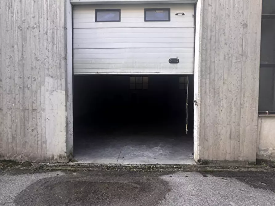 Immagine 10 di Magazzino in vendita  in Via del lavoro 42 a Malo