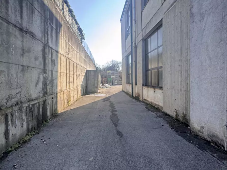 Immagine 11 di Magazzino in vendita  in Via del lavoro 42 a Malo