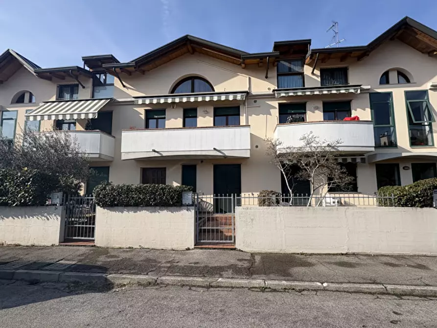 Immagine 1 di Appartamento in vendita  in Via Raffaele Lambruschini a Abano Terme