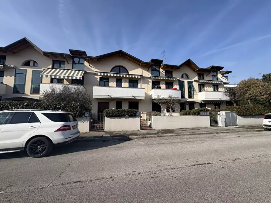 Immagine 7 di Appartamento in vendita  in Via Raffaele Lambruschini a Abano Terme