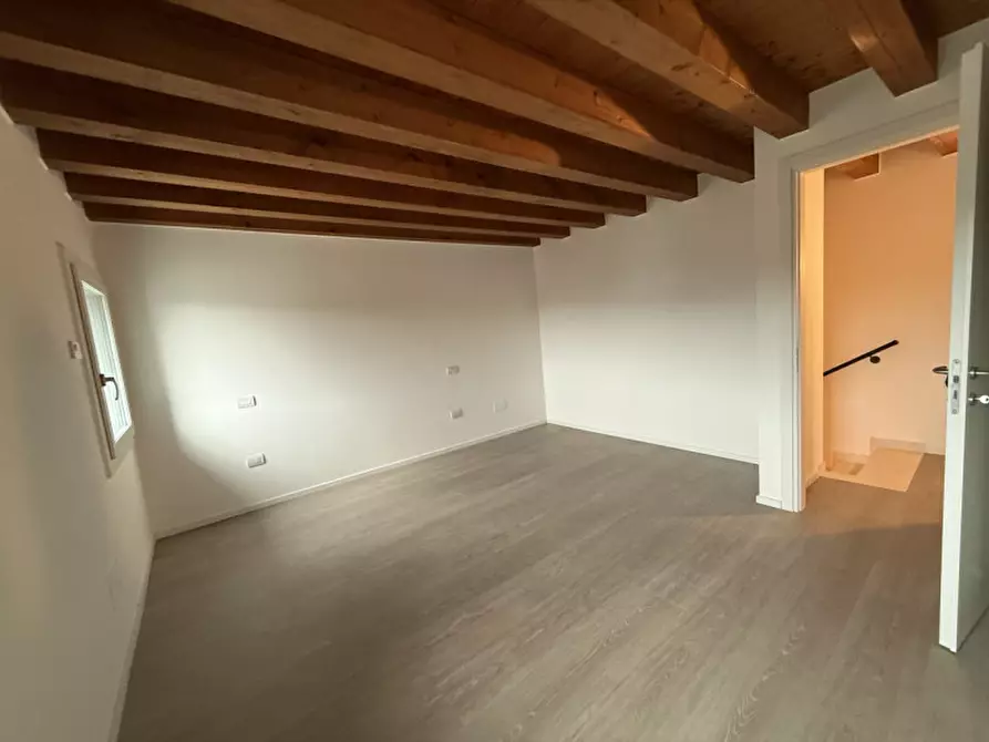 Immagine 11 di Villetta a schiera in vendita  in Via Scandolaro a San Giovanni Ilarione