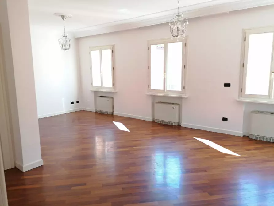 Immagine 2 di Appartamento in affitto  in via Rua Frati Minori a Modena