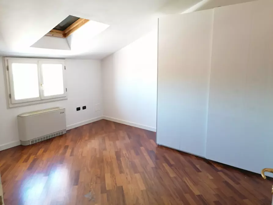 Immagine 14 di Appartamento in affitto  in via Rua Frati Minori a Modena