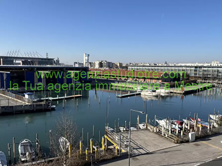 Immagine 1 di Appartamento in vendita  in Via Forte Marghera a Venezia