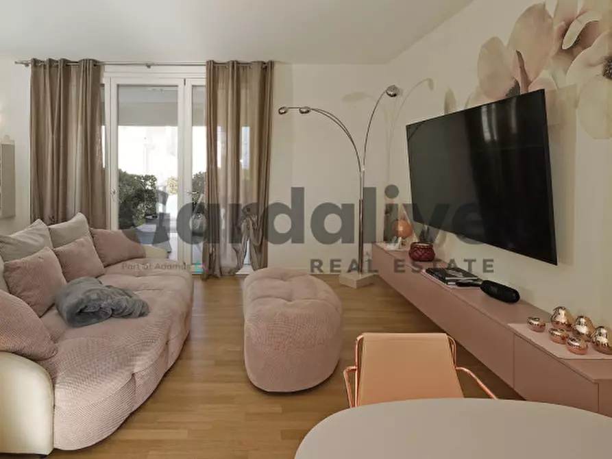 Immagine 3 di Villa in vendita  in via Miralago 1 a Peschiera Del Garda