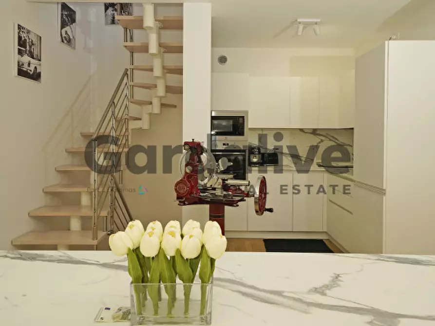 Immagine 5 di Villa in vendita  in via Miralago 1 a Peschiera Del Garda