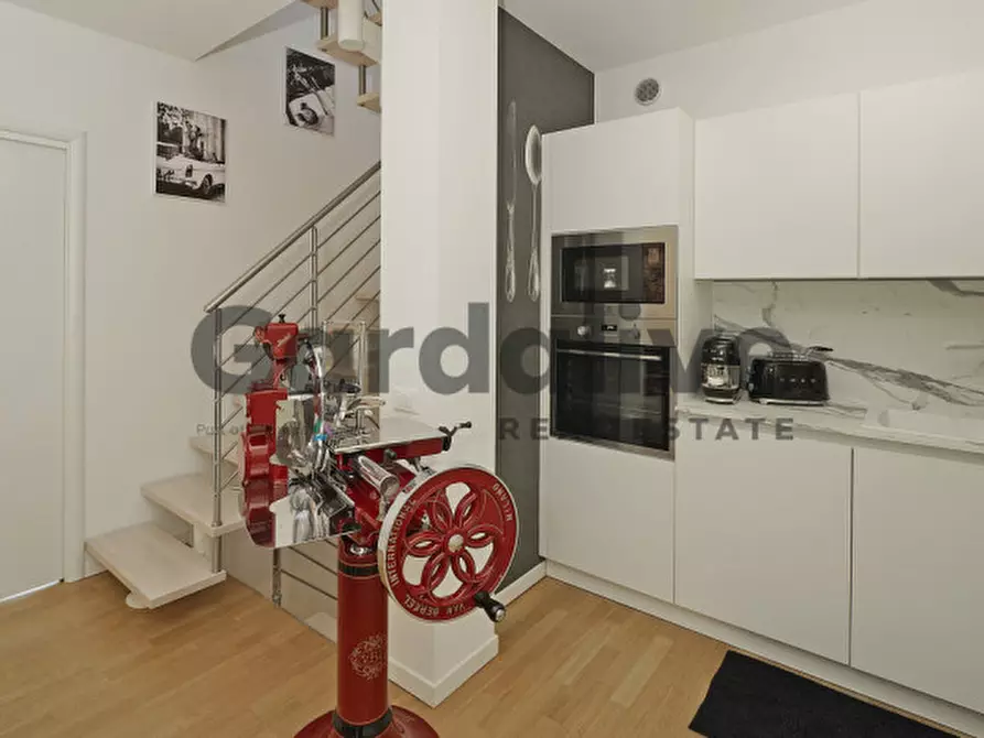 Immagine 6 di Villa in vendita  in via Miralago 1 a Peschiera Del Garda