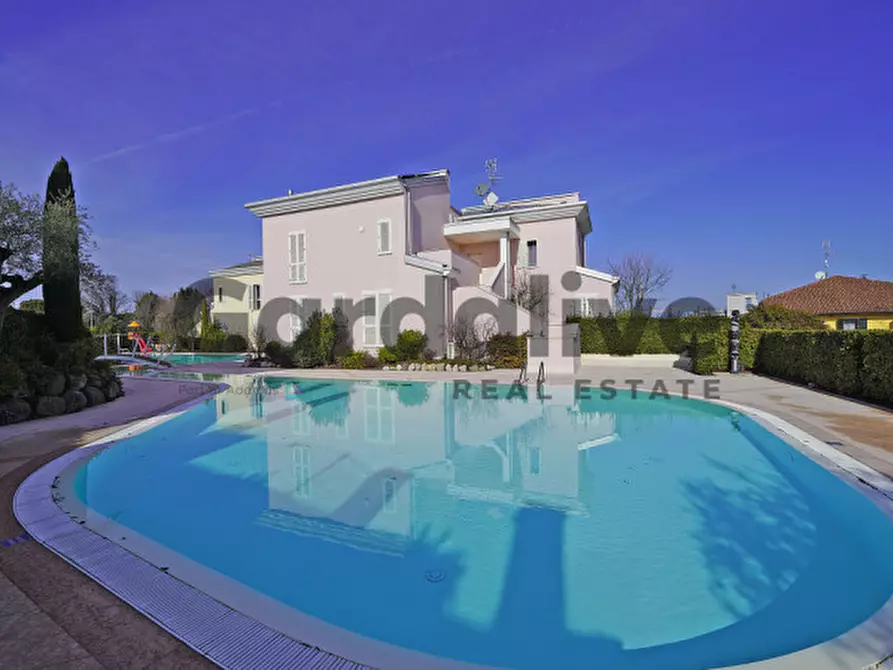 Immagine 11 di Villa in vendita  in via Miralago 1 a Peschiera Del Garda