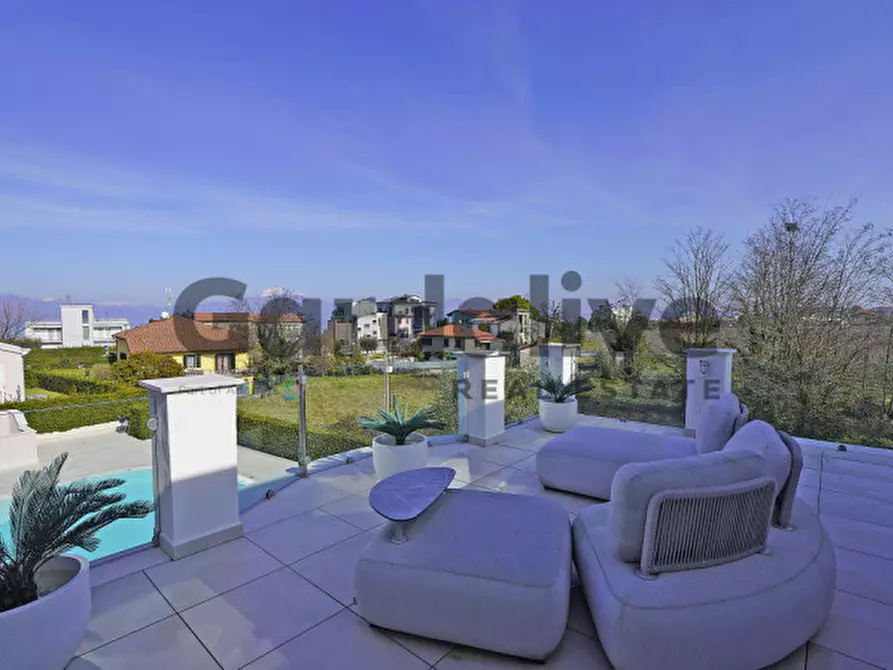 Immagine 12 di Villa in vendita  in via Miralago 1 a Peschiera Del Garda