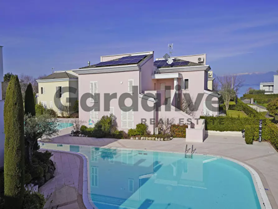 Immagine 13 di Villa in vendita  in via Miralago 1 a Peschiera Del Garda