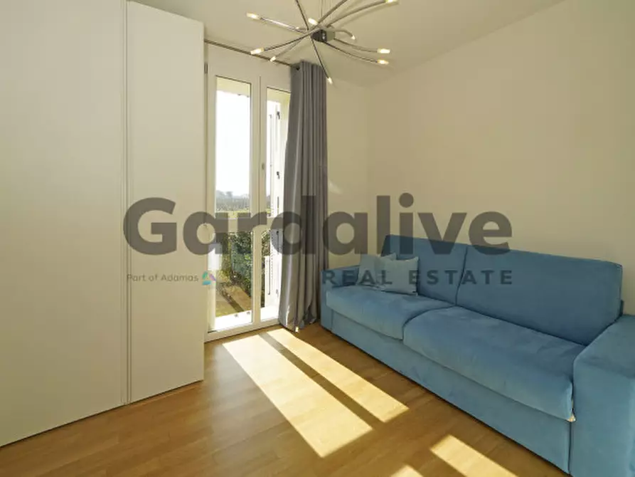 Immagine 14 di Villa in vendita  in via Miralago 1 a Peschiera Del Garda