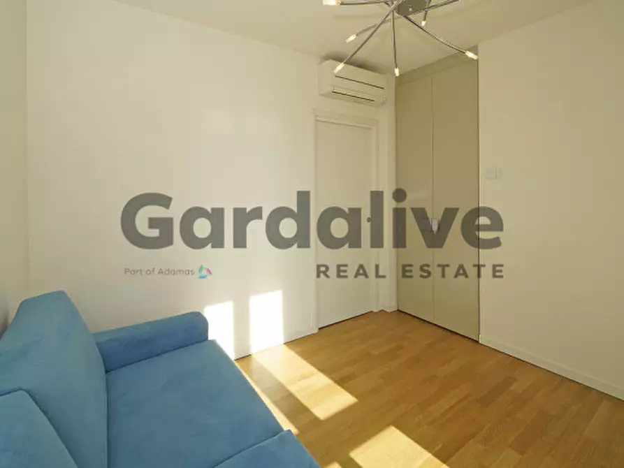 Immagine 15 di Villa in vendita  in via Miralago 1 a Peschiera Del Garda