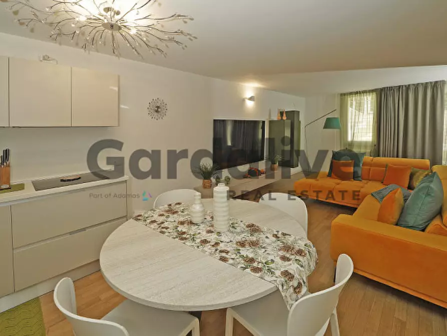 Immagine 17 di Villa in vendita  in via Miralago 1 a Peschiera Del Garda