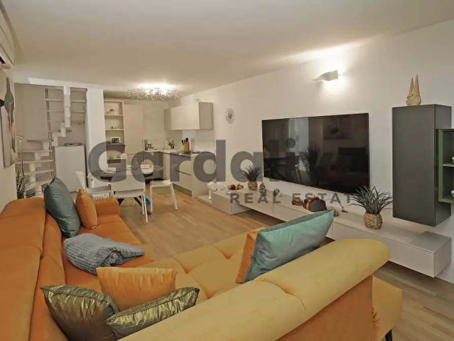 Immagine 18 di Villa in vendita  in via Miralago 1 a Peschiera Del Garda