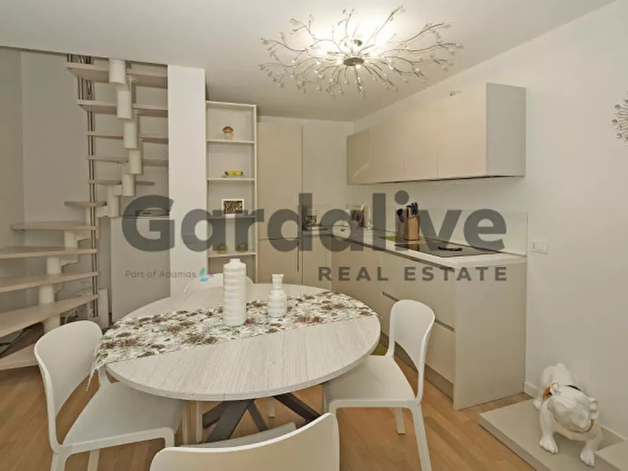 Immagine 19 di Villa in vendita  in via Miralago 1 a Peschiera Del Garda