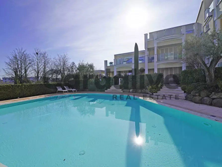 Immagine 22 di Villa in vendita  in via Miralago 1 a Peschiera Del Garda