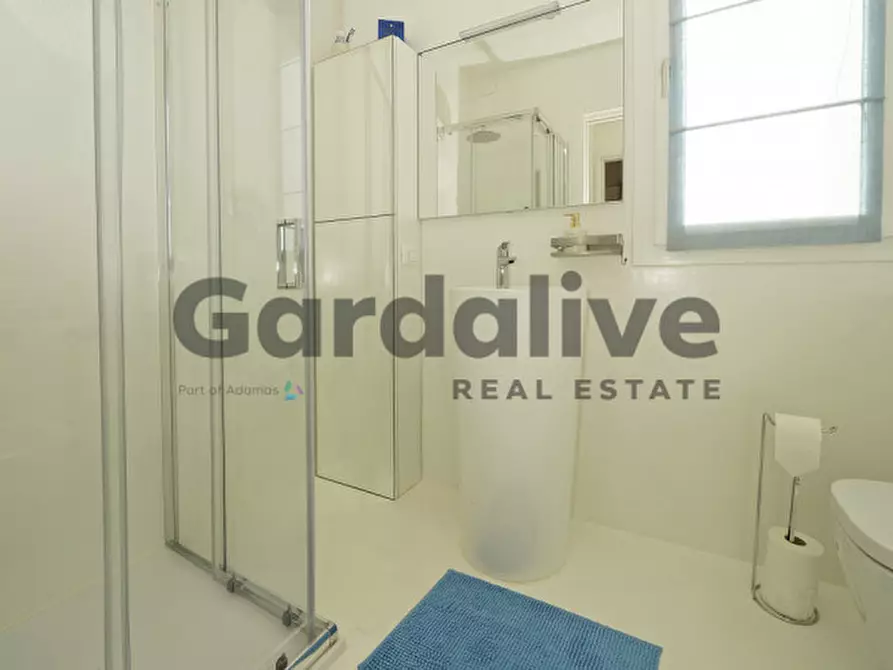 Immagine 23 di Villa in vendita  in via Miralago 1 a Peschiera Del Garda