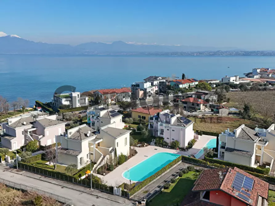 Immagine 27 di Villa in vendita  in via Miralago 1 a Peschiera Del Garda