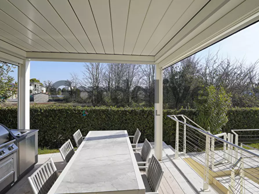 Immagine 29 di Villa in vendita  in via Miralago 1 a Peschiera Del Garda