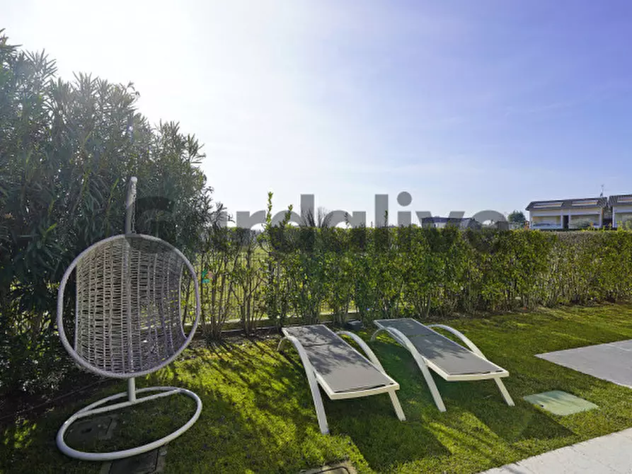 Immagine 31 di Villa in vendita  in via Miralago 1 a Peschiera Del Garda