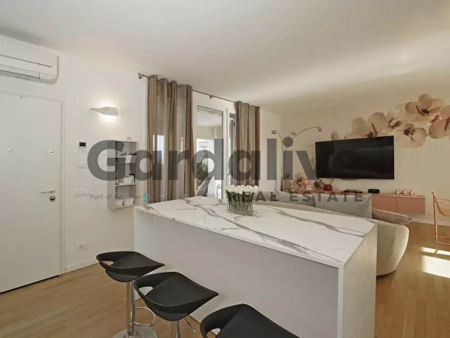 Immagine 34 di Villa in vendita  in via Miralago 1 a Peschiera Del Garda