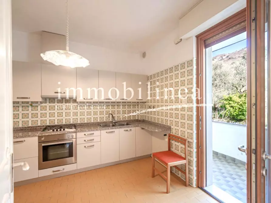 Immagine 13 di Appartamento in vendita  in Via Pai di Sotto a Torri Del Benaco