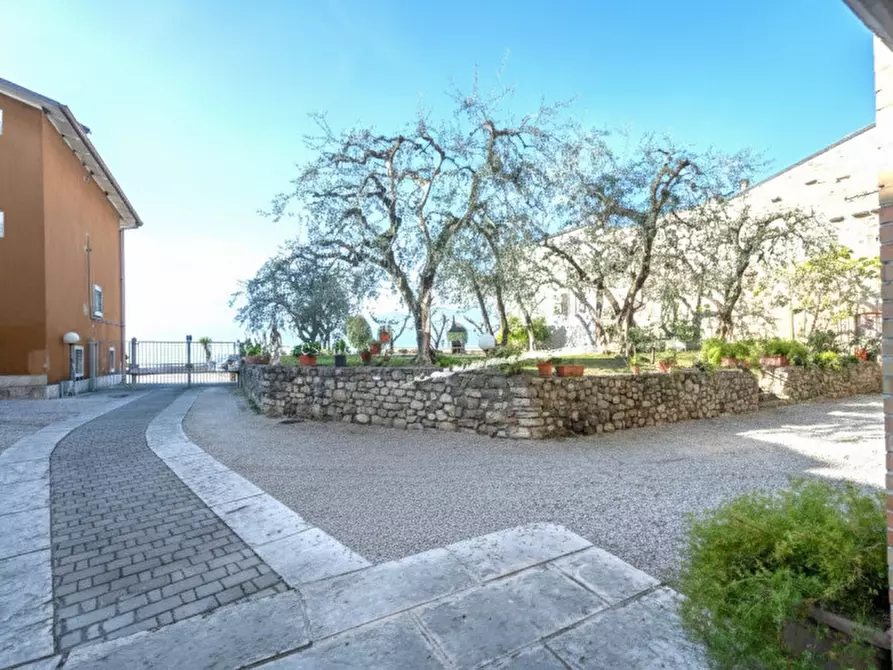 Immagine 33 di Appartamento in vendita  in Via Pai di Sotto a Torri Del Benaco