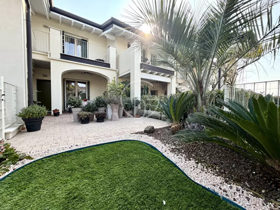 Immagine 3 di Villetta a schiera in vendita  in Via Schia a Lonato del Garda