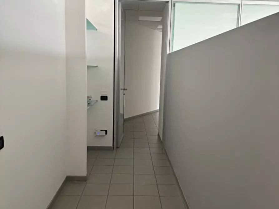Immagine 3 di Ufficio in affitto  in Via Olmo a Vicenza