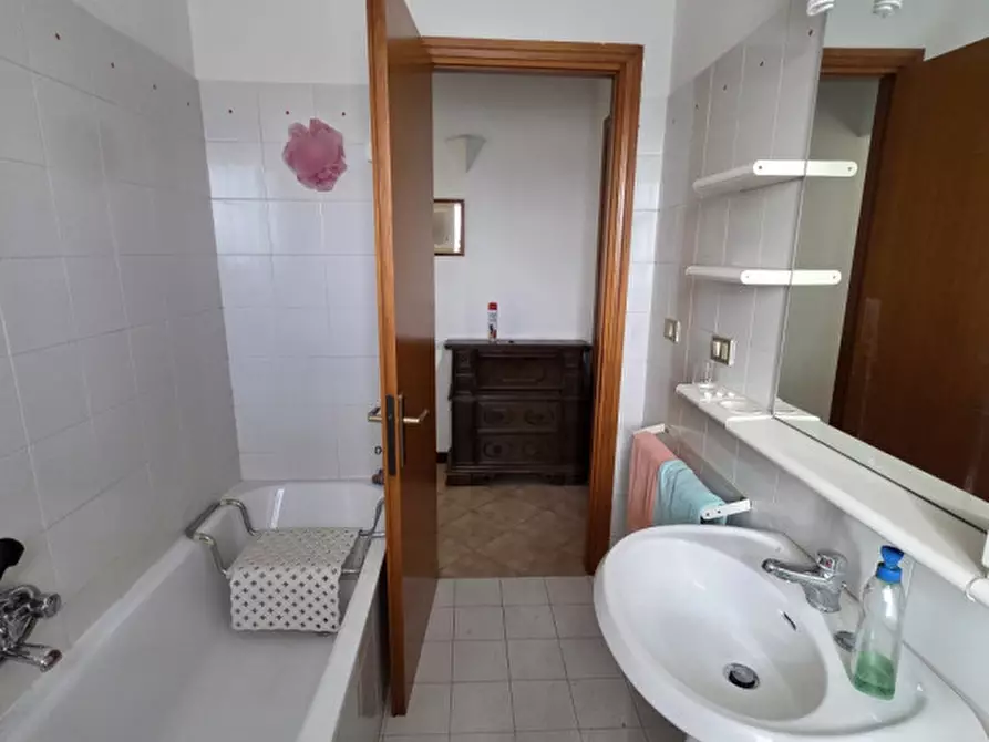 Immagine 15 di Attico in vendita  in Via di Valle Muricana 166 a Roma