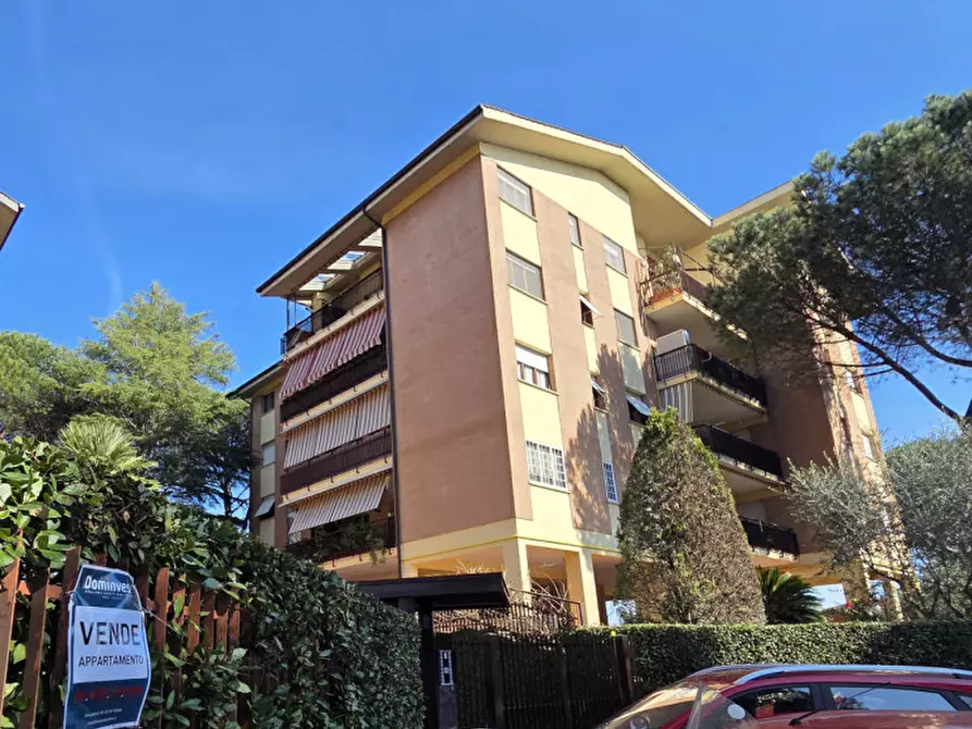 Immagine 43 di Attico in vendita  in Via di Valle Muricana 166 a Roma