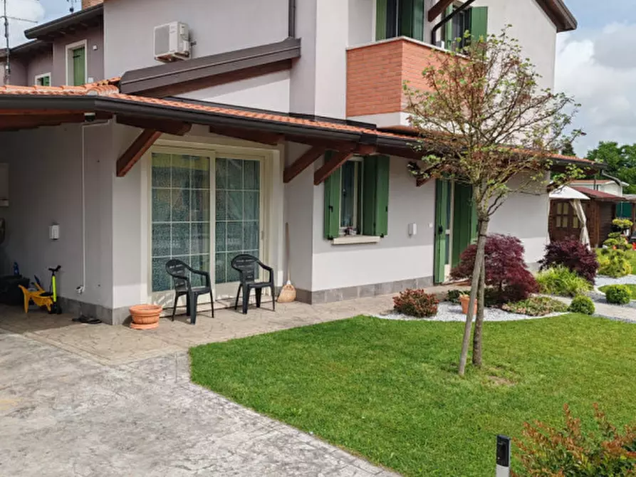 Immagine 1 di Villetta a schiera in vendita  a Giacciano Con Baruchella