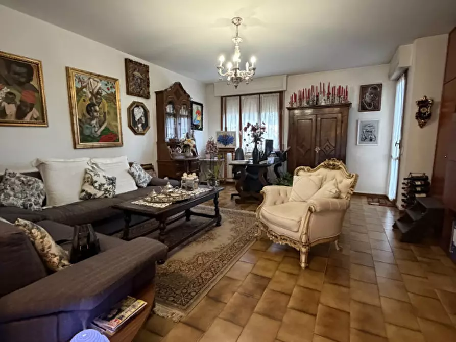 Immagine 2 di Appartamento in vendita  a Prato