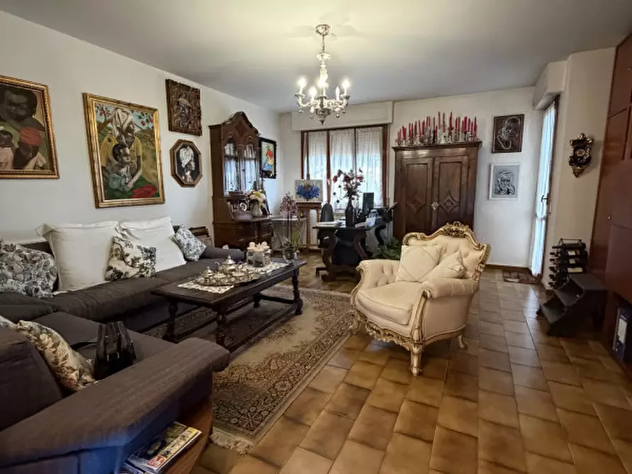 Immagine 11 di Appartamento in vendita  a Prato