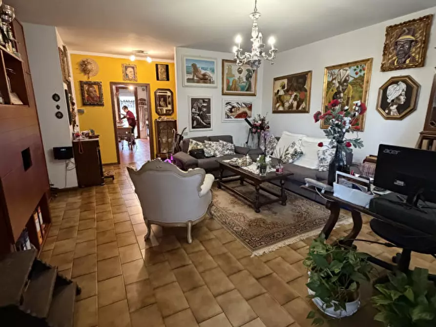 Immagine 16 di Appartamento in vendita  a Prato