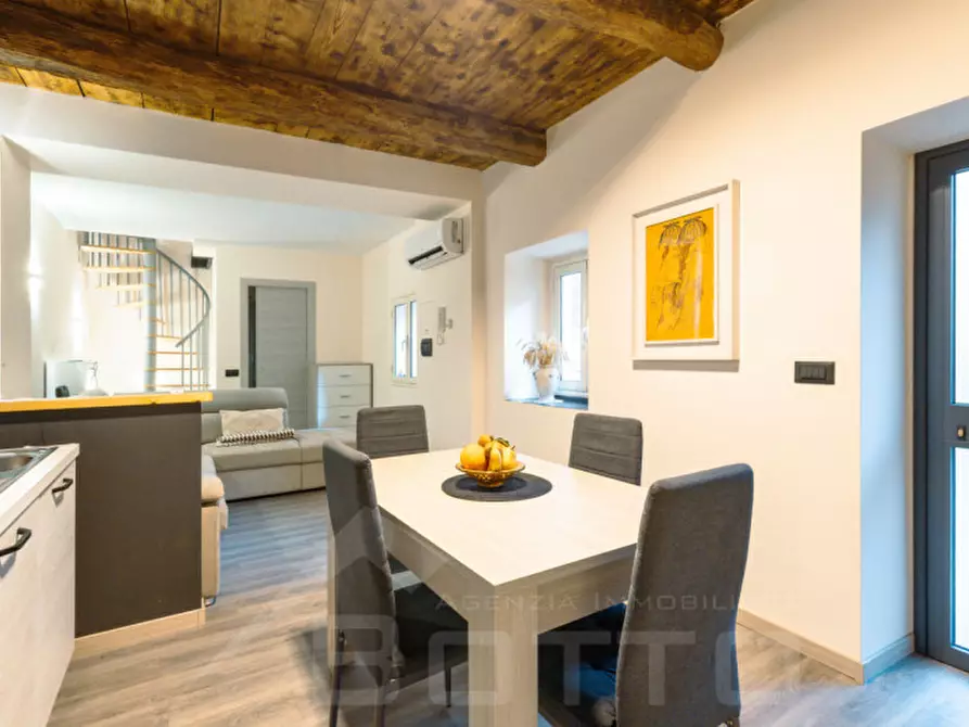 Immagine 3 di Appartamento in vendita  in piazza martiri a Borgomanero