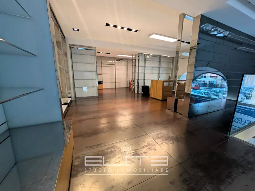 Immagine 4 di Negozio in affitto  in Via Castelfidardo a Ancona