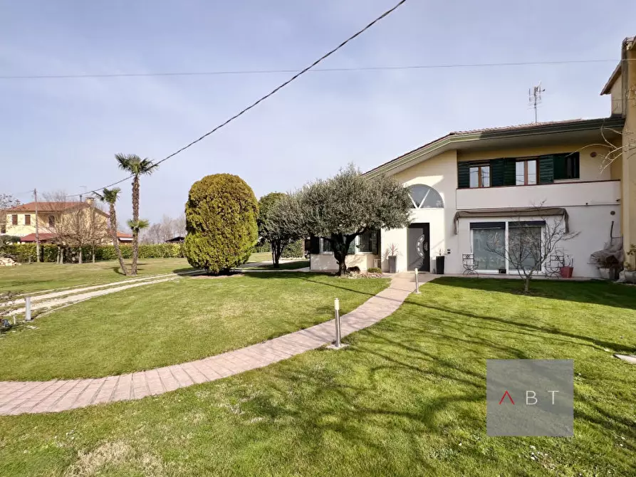 Immagine 1 di Casa bifamiliare in vendita  a Loreggia